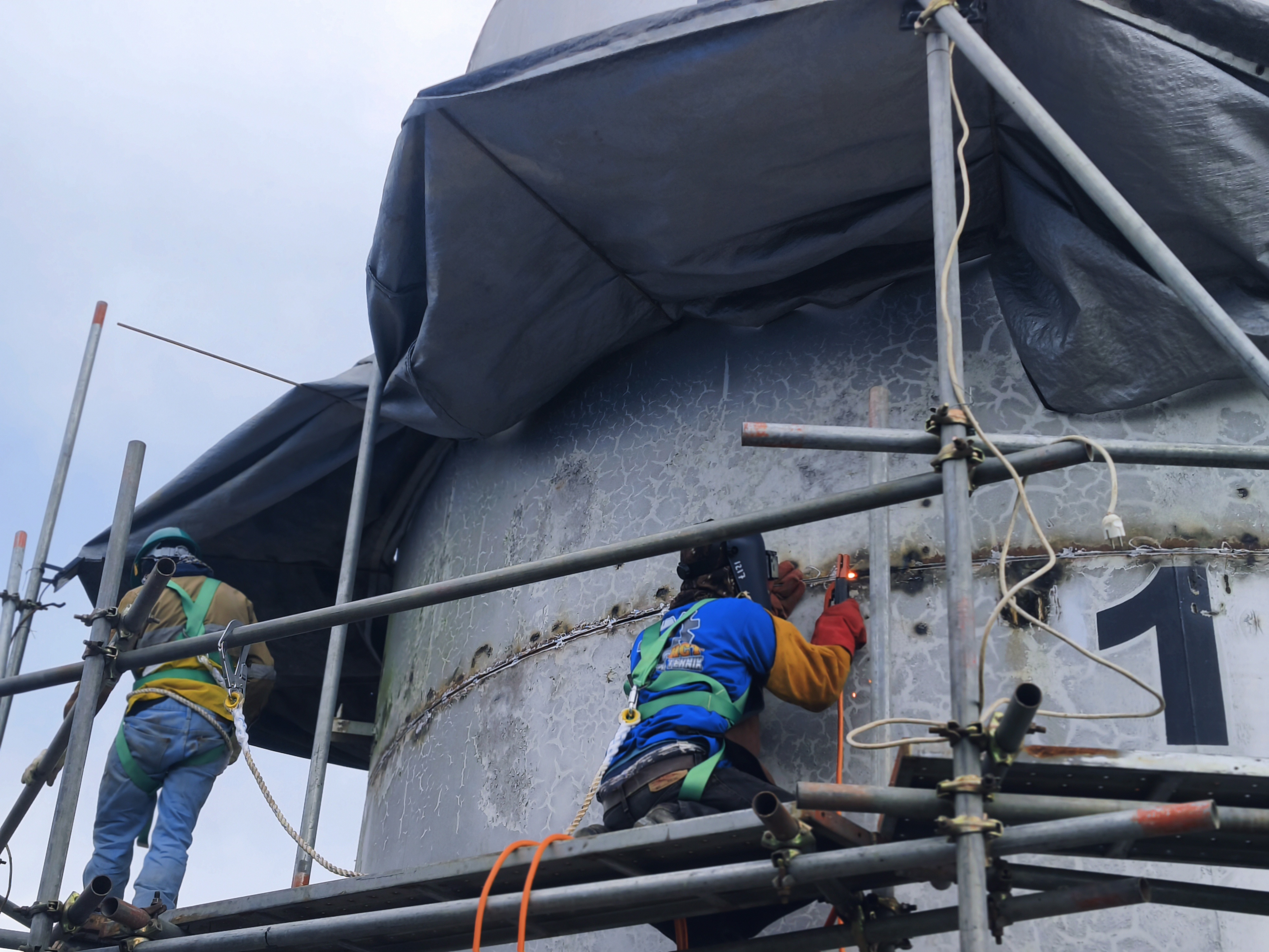 Proses Bevelling Tang 250KL Sebanyak 2 Sheel PLTG Tanjung Selor